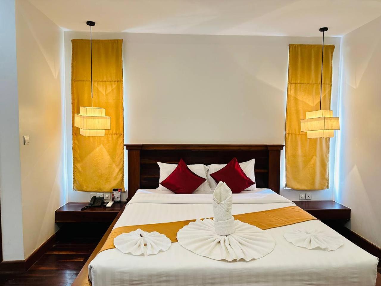 Holy Angkor Hotel Сіємреап Екстер'єр фото