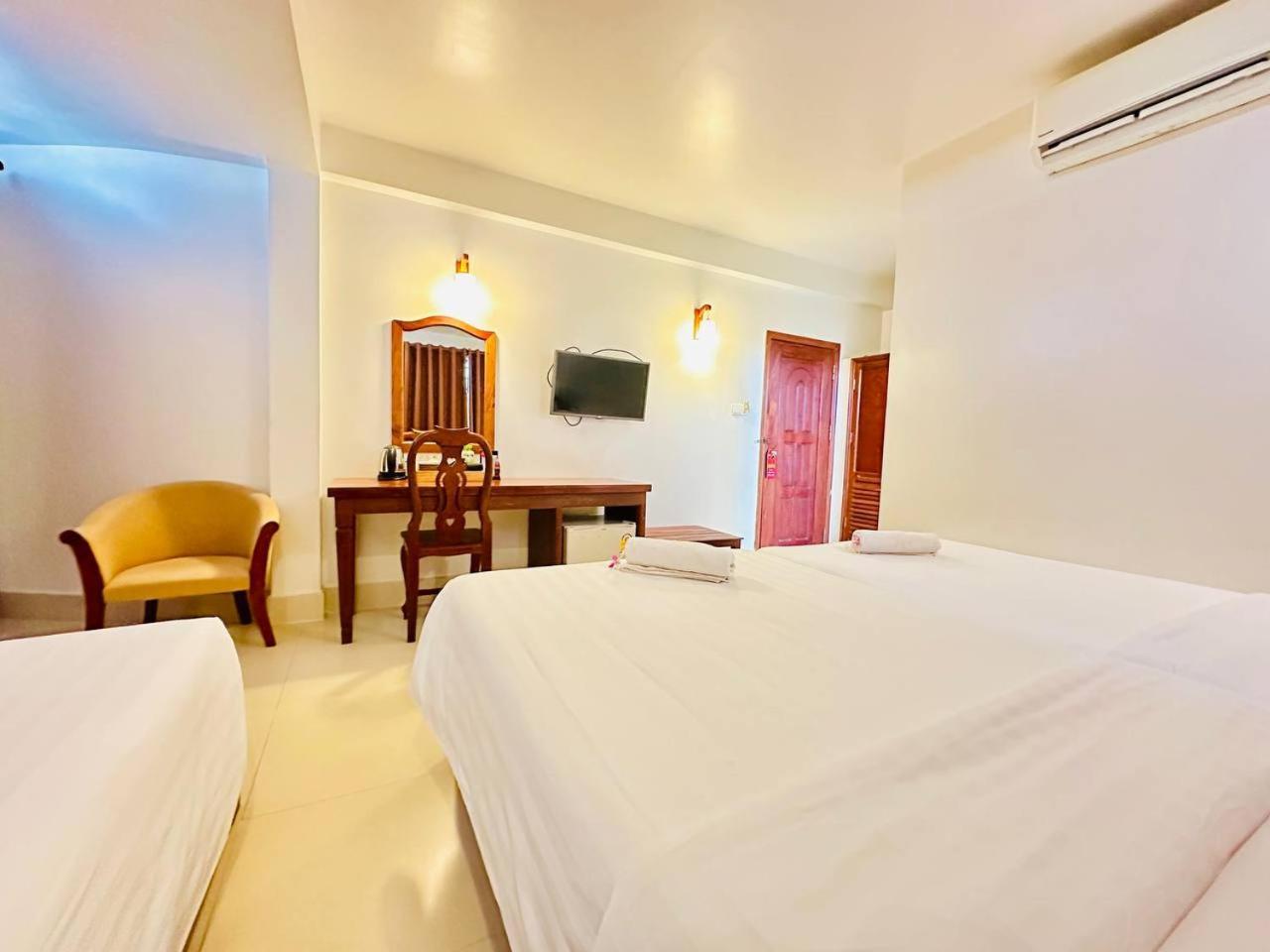 Holy Angkor Hotel Сіємреап Екстер'єр фото