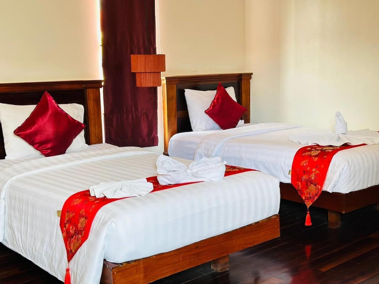 Holy Angkor Hotel Сіємреап Екстер'єр фото